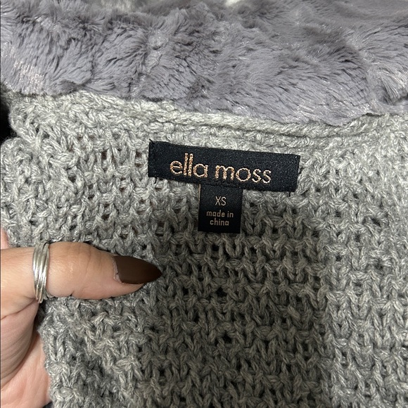 Gray Sleeveless Vest - Picture 4 of 4